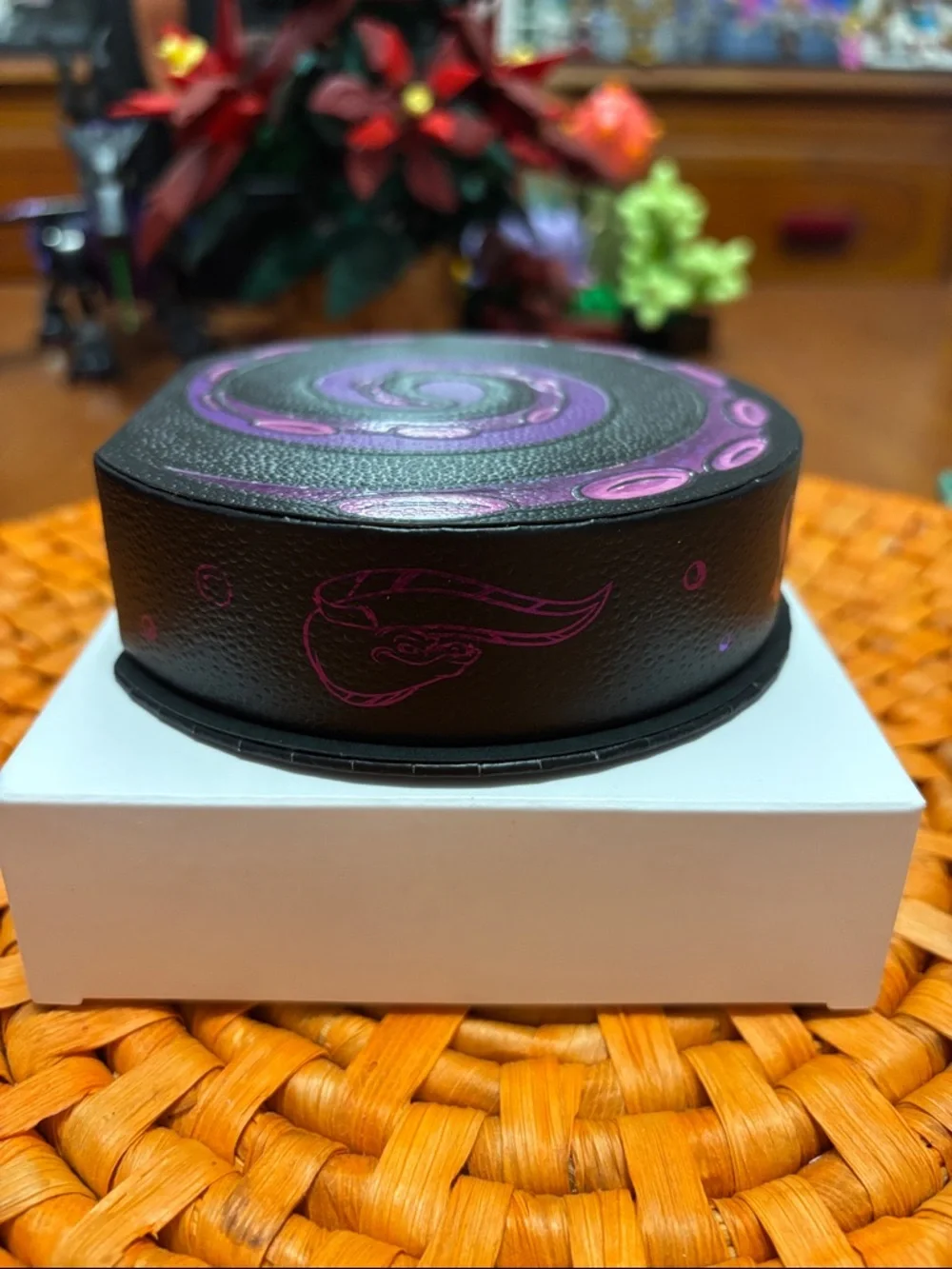 Besame Cosmetics Ursula's Shell Compact Highlighter - Picture 9 of 13